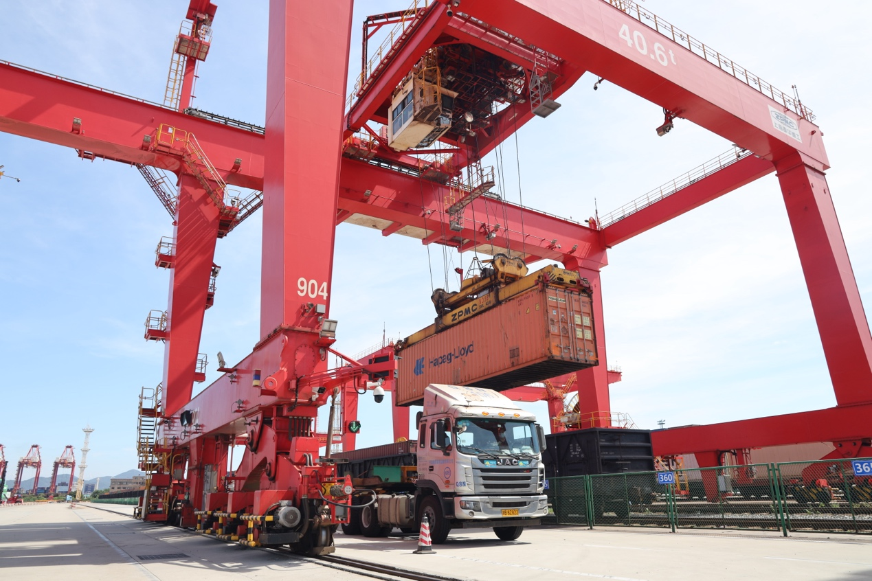 威廉体育津巴布韦Bikita矿山首批透锂长石精矿到港